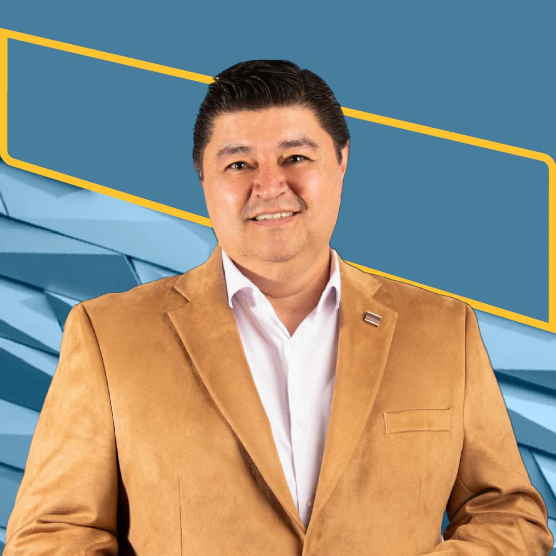Retrato de Alejandro Ángeles, Director Comercial y Asesor Inmobiliario