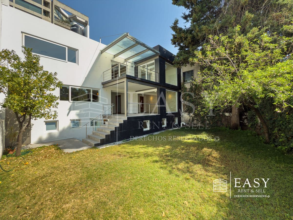 Casa de Lujo en Lomas con Uso Mixto y Jardín — fotografía 1