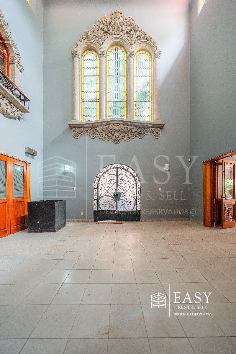 Casa catalogada estilo californiano con uso de suelo para oficinas en Polanco — fotografía 1