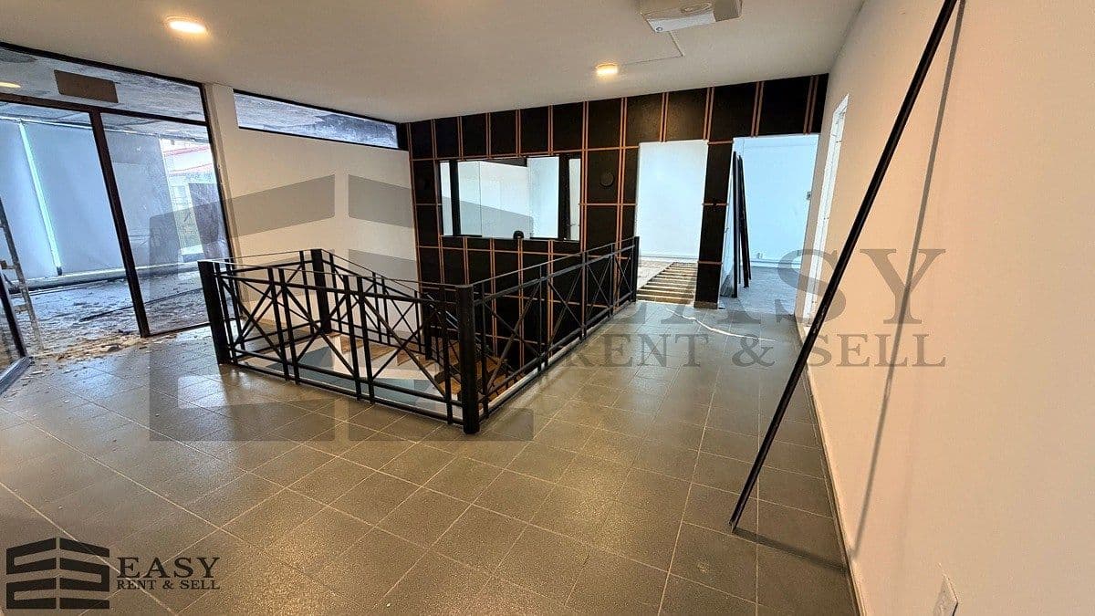 Renta de Local comercial u oficinas cerca del Hospital Español — fotografía 1