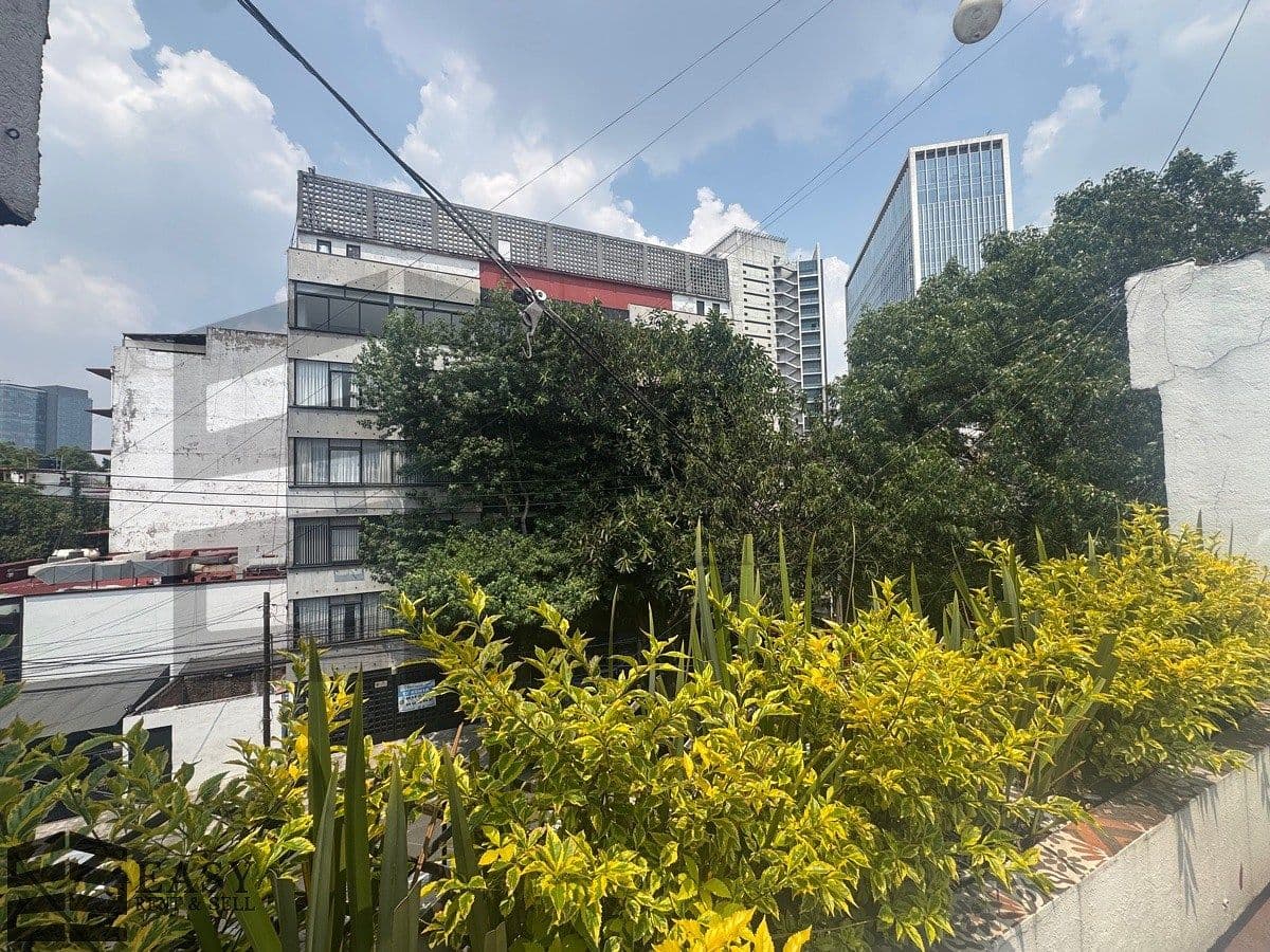 Edificio en renta en Col. Nápoles / 2 niveles con terraza — fotografía 1